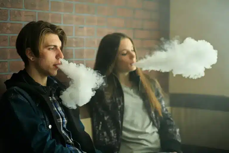 teenagers vape legal age